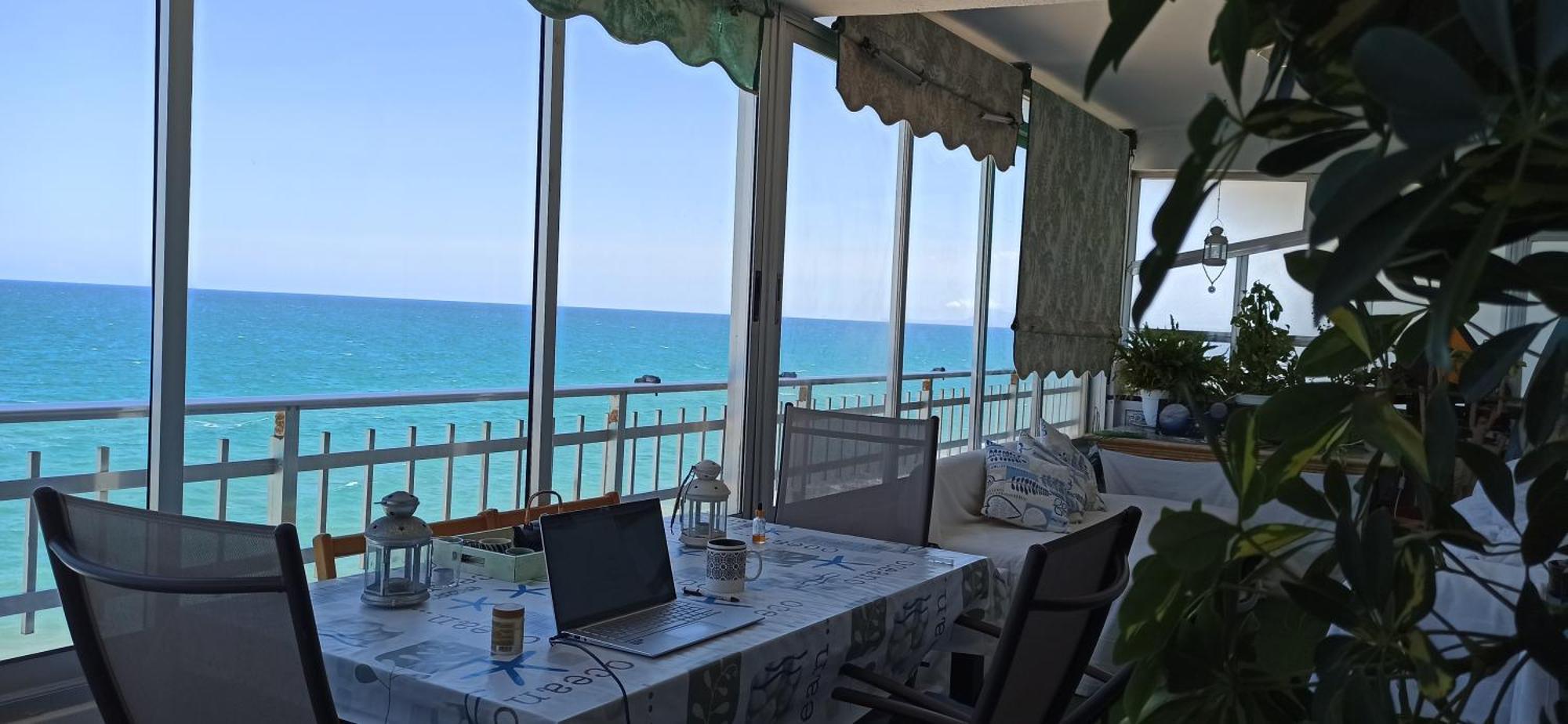 Blue Double Private Room At Front Beach - Habitacion Doble En La Playa Valencia Bagian luar foto