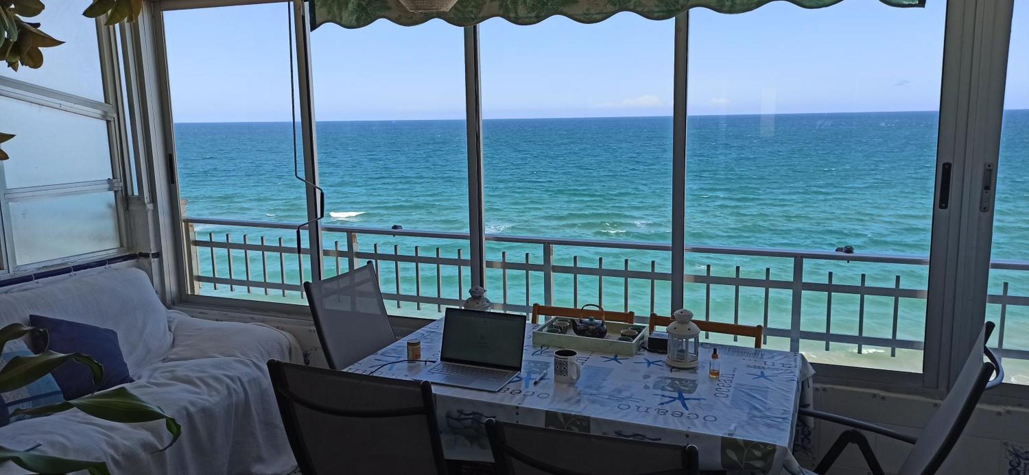 Blue Double Private Room At Front Beach - Habitacion Doble En La Playa Valencia Bagian luar foto